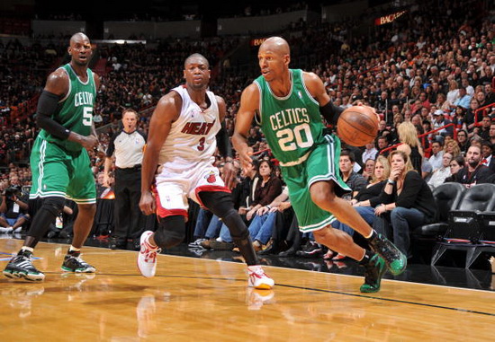 德容：难道我非要去英超才能证明自己的价值吗？我不这么认为（德容：无需赴英超也能证明自己）