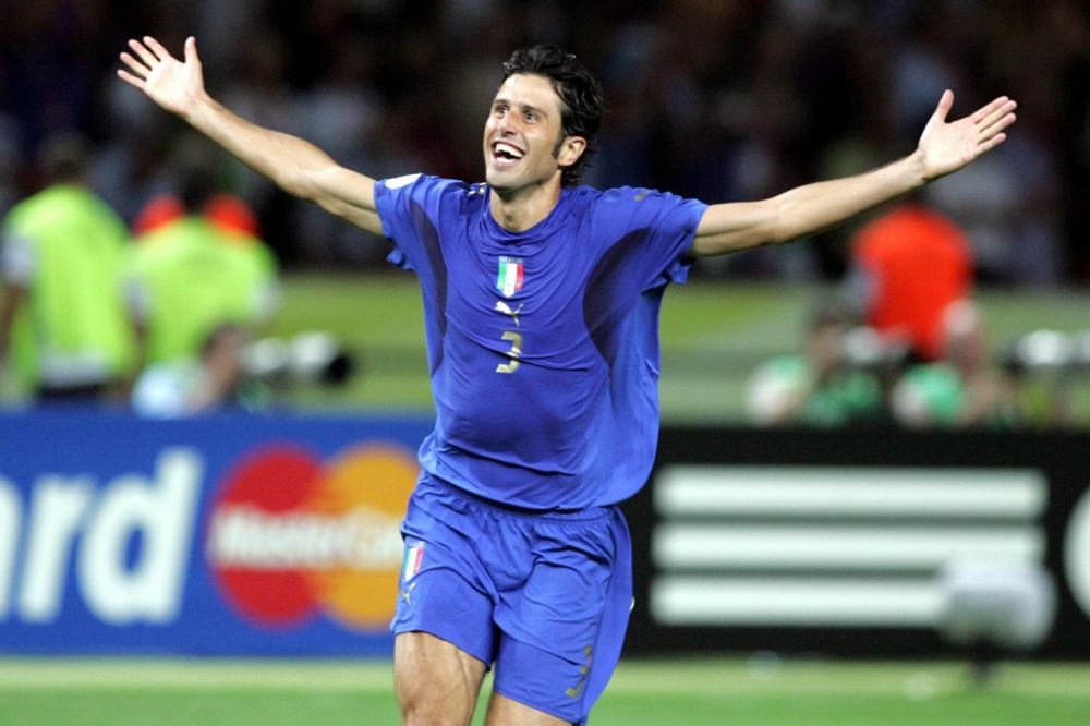 内马尔膝盖手术由曾效力上海海港的爱德华多主刀（前上海海港球员爱德华多为内马尔进行膝盖手术）