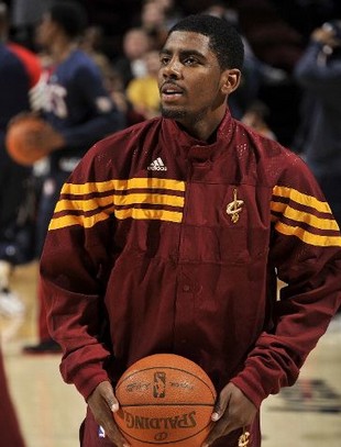 约基奇空砍29分7板14助！最后一传未形成绝杀 全场0罚球太罕见（约基奇29分7板14助仍难救主 末秒传球未能绝杀 全场零罚球罕见）