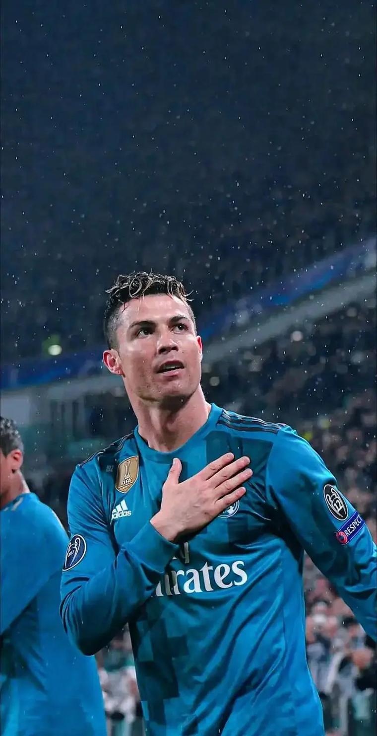 足球欧冠16强对阵出炉，多场焦点战提前上演（欧冠16强对阵揭晓，多场重磅对决提前上演）