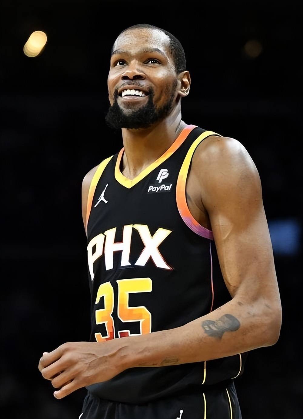 每体：瓜迪奥拉本周一现身巴塞罗那，受邀参加一场新书发布会（每体：瓜迪奥拉周一亮相巴塞罗那，应邀出席新书发布会）