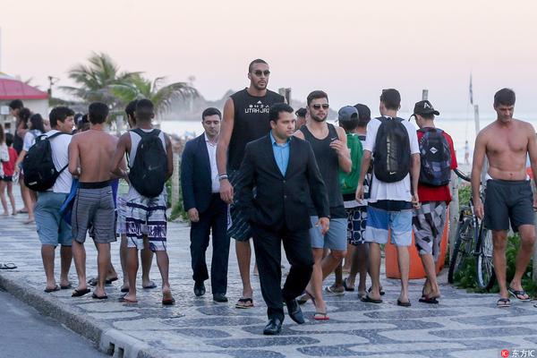 达万庆祝足协杯夺冠：我无比开心能实现这个将永存于心的梦想（足协杯夺冠后，达万：圆了一个将永铭于心的梦想，我欣喜万分）