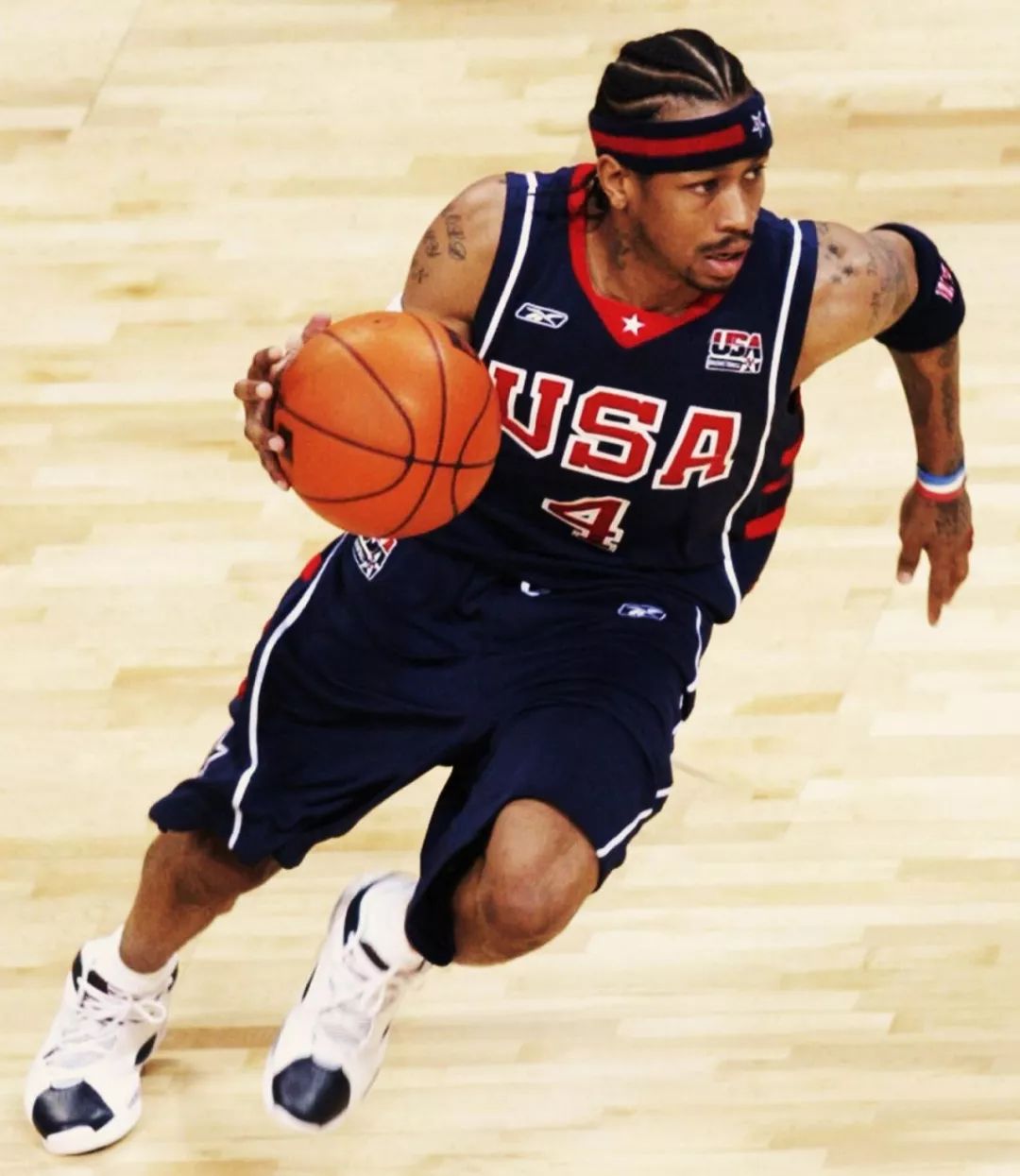 足球报：多支中超球队巨额欠税，以亿元为单位拖欠税款（足球报：多家中超俱乐部拖欠税款，规模以亿元计）