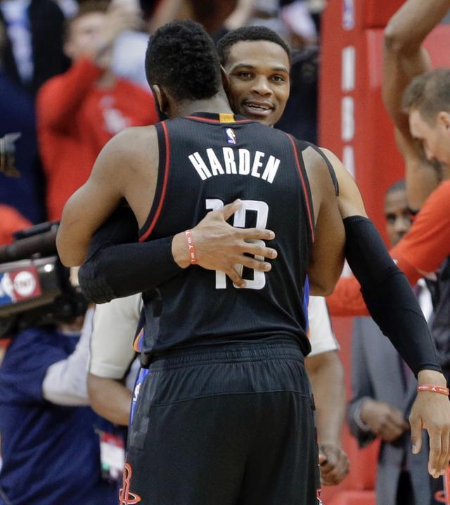 詹姆斯：这场打得很艰难 虽然短暂好过但大部分时间都处于被动（詹姆斯：这场比赛很难打，虽一度有起色但大部分时间处在下风）