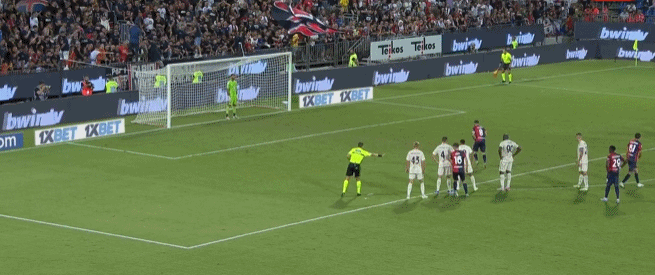 或缺席2个月！皇马官方：阿诺德左侧股四头肌直肌拉伤（皇马官宣：阿诺德左侧股四头肌直肌拉伤，或缺阵两个月）