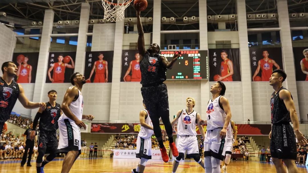 一起出众，瓦科为山东泰山官方合作伙伴一汽大众录制祝福视频（携手出彩，瓦科为山东泰山官方伙伴一汽大众送上祝福视频）