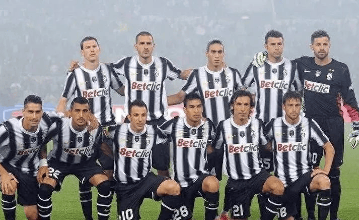 唐斯赛前摸奖杯，夺冠之路充满悬念（唐斯赛前触摸奖杯，冲冠前景扑朔迷离）