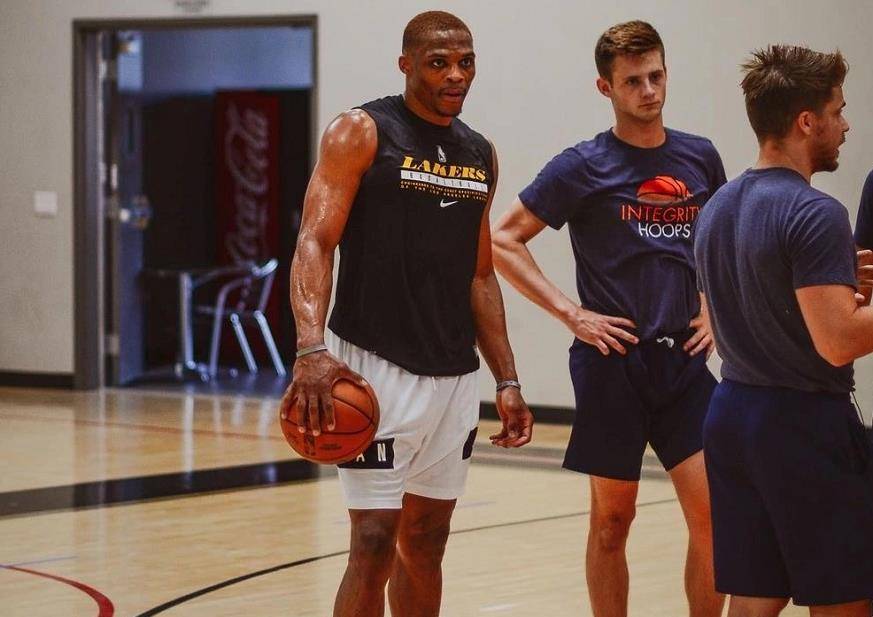 河南队主帅：国安是足协杯热门，但我们有义务去争夺冠军（河南队主帅：看好国安夺足协杯，我们仍将剑指冠军）