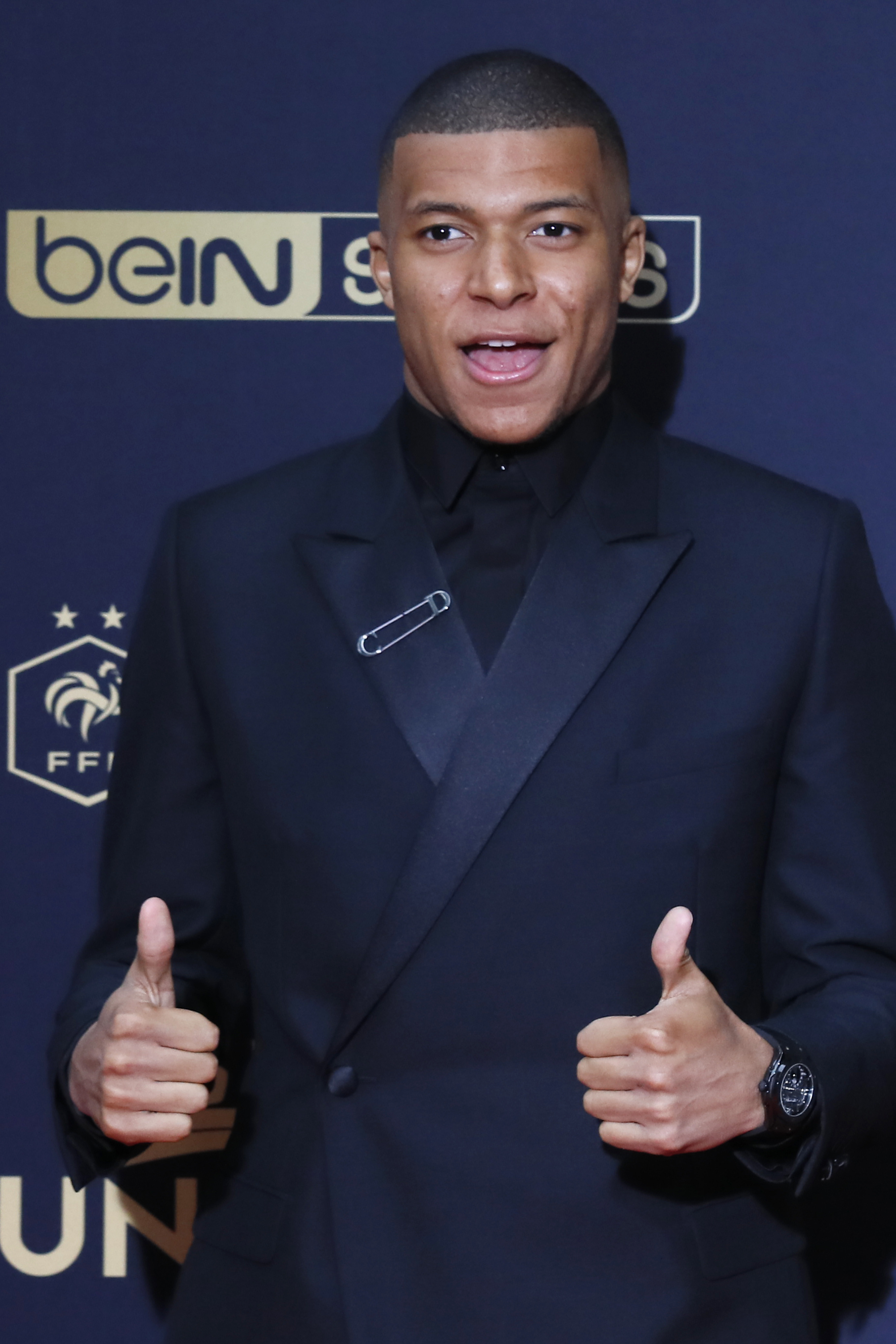 亚冠二积分榜：国安拿到3分上升至第三，麦克阿瑟升至榜首（亚冠第二阶段积分榜：国安取3分升至第3，麦克阿瑟登顶）